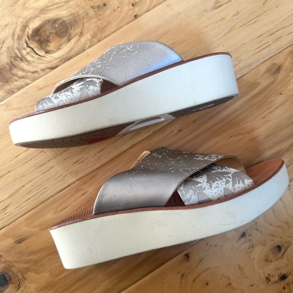 Olukai Onohi Sandals leather wedge metallic slip on comfort women’s size 6